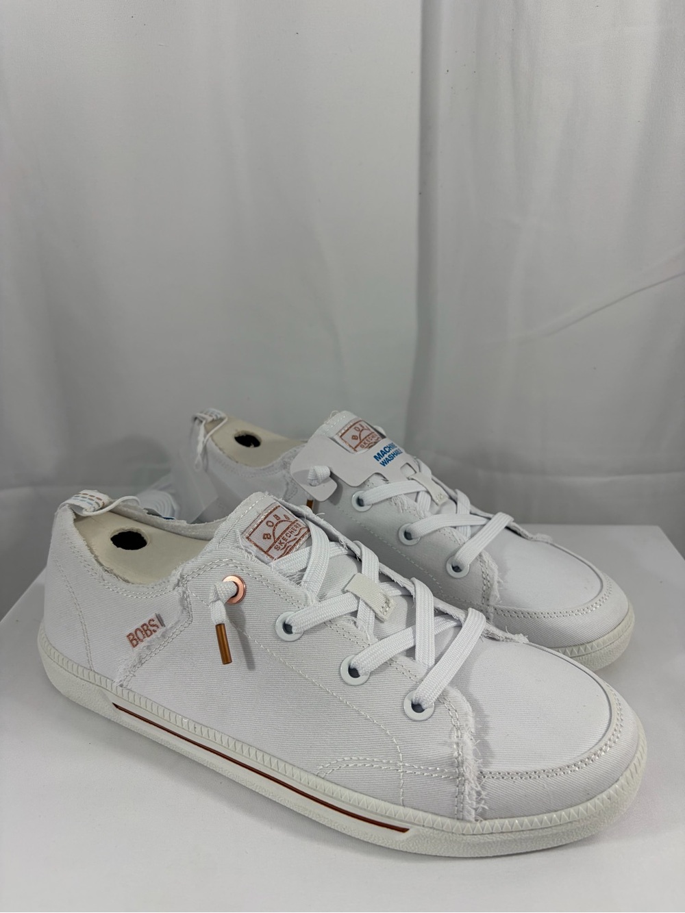 NWT BOBS From Skechers Women’s Size 9 White Canvas Sneakers